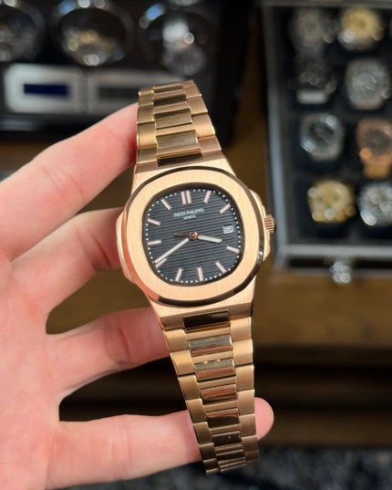 PATEK PHILIPPE NAUTILUS ROSE GOLD - FONDO NEGRO