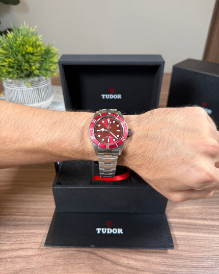 TUDOR BLACK BAY - ROJO