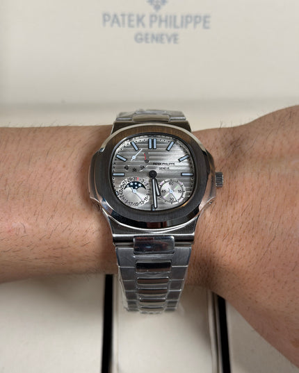 PATEK PHILIPPE NAUTILUS MOON PHASE PLATEADO FONDO PLATA