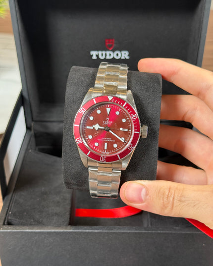 TUDOR BLACK BAY - ROJO