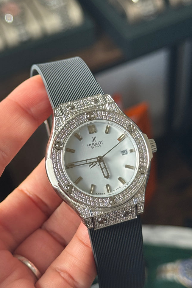 HUBLOT CLASSIC FUSION DAMA - DIAMANTES FONDO BLANCO