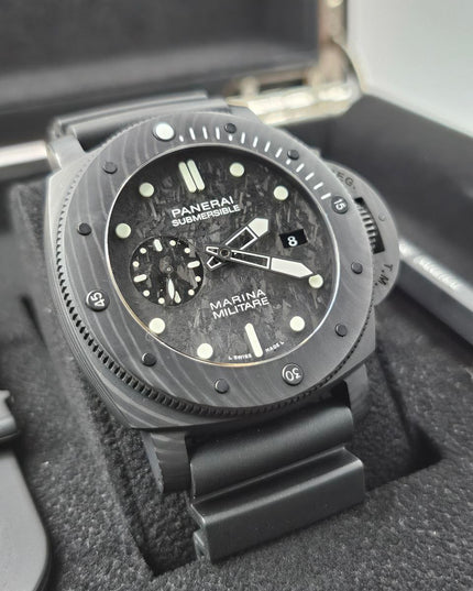 PANERAI SUBMERSIBLE MARINA MILITARE CARBOTECH™ - SUIZO - NEGRO
