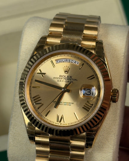 ROLEX DAY-DATE 40 SUIZO - DORADO
