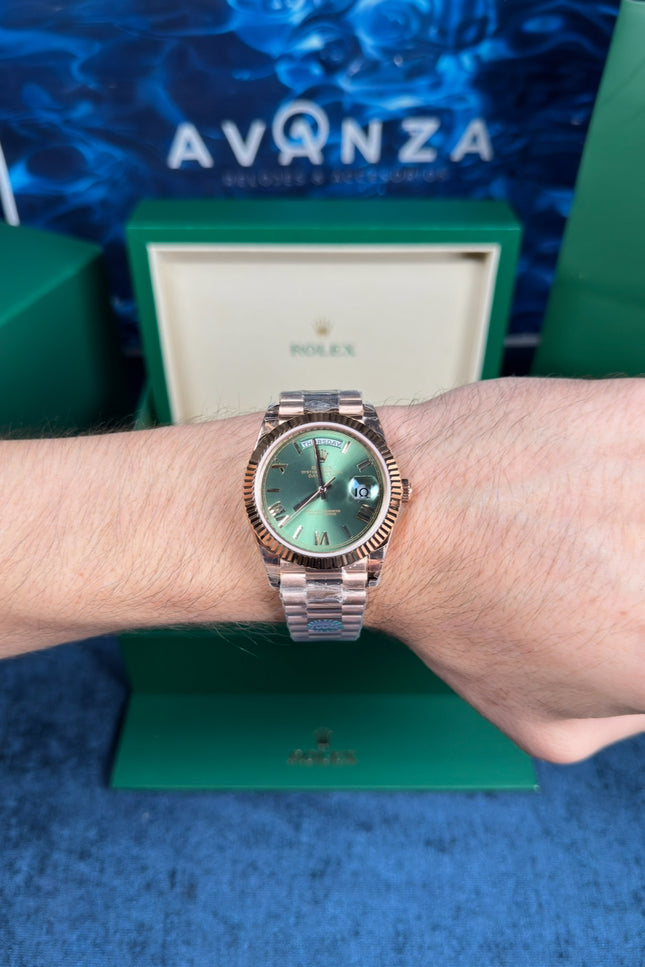 ROLEX DAY-DATE 40 SUIZO - ROSE GOLD FONDO VERDE
