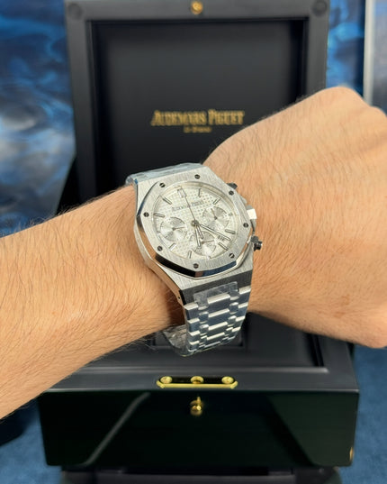 AUDEMARS PIGUET ROYAL OAK CRONÓGRAFO SUIZO - FONDO BLANCO