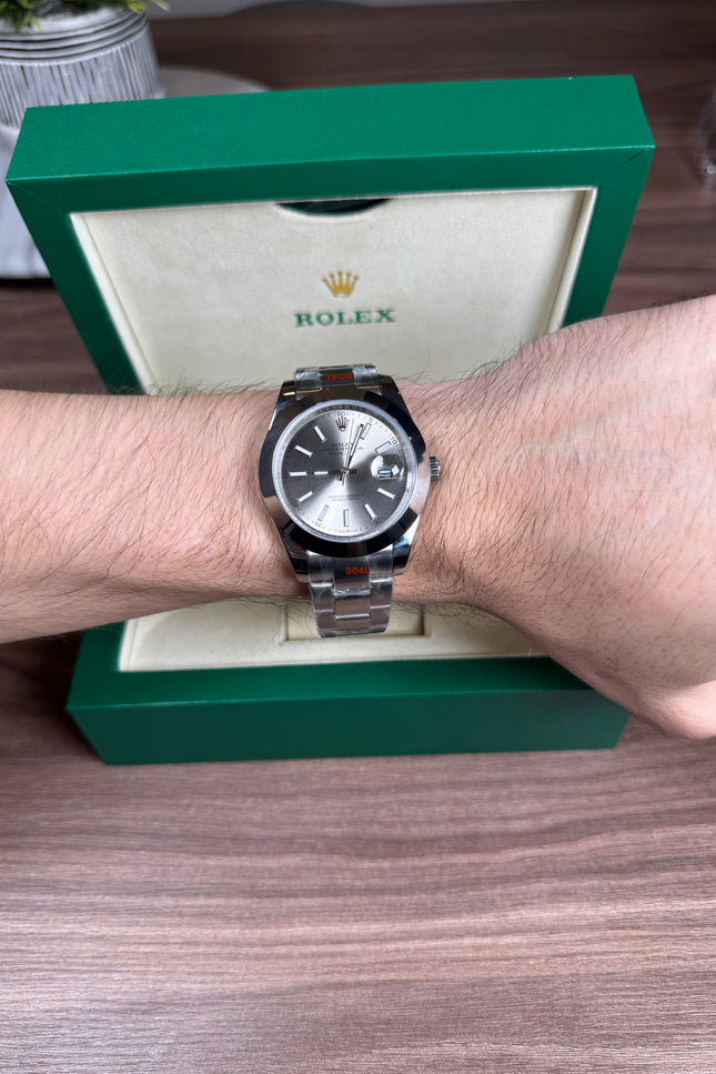 ROLEX DATEJUST PLATEADO - FONDO GRIS CLARO OYSTER