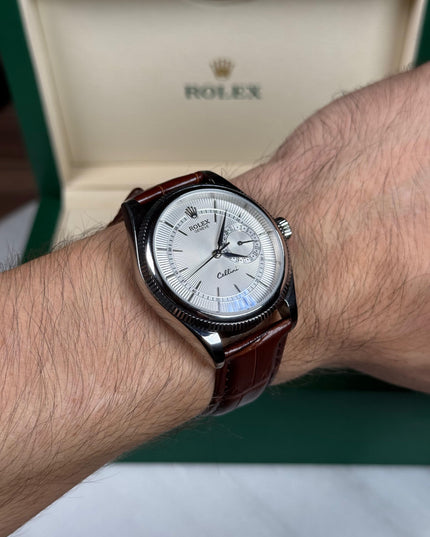 ROLEX CELLINI DATE - PLATEADO CAFÉ FONDO BLANCO