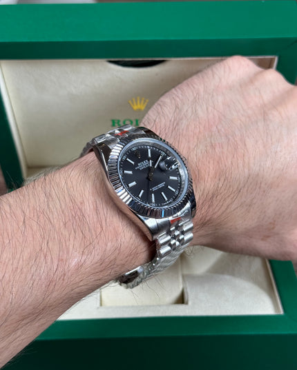 ROLEX DATEJUST PLATEADO - FONDO NEGRO