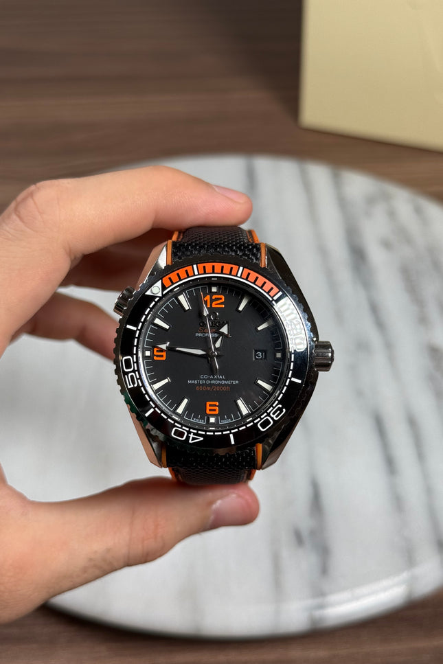 OMEGA SEAMASTER PLANET OCEAN 600M - NEGRO CON NARANJA