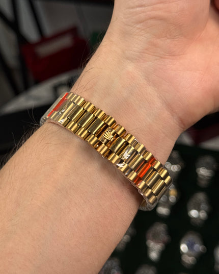 ROLEX DAY DATE DORADO - FONDO VERDE