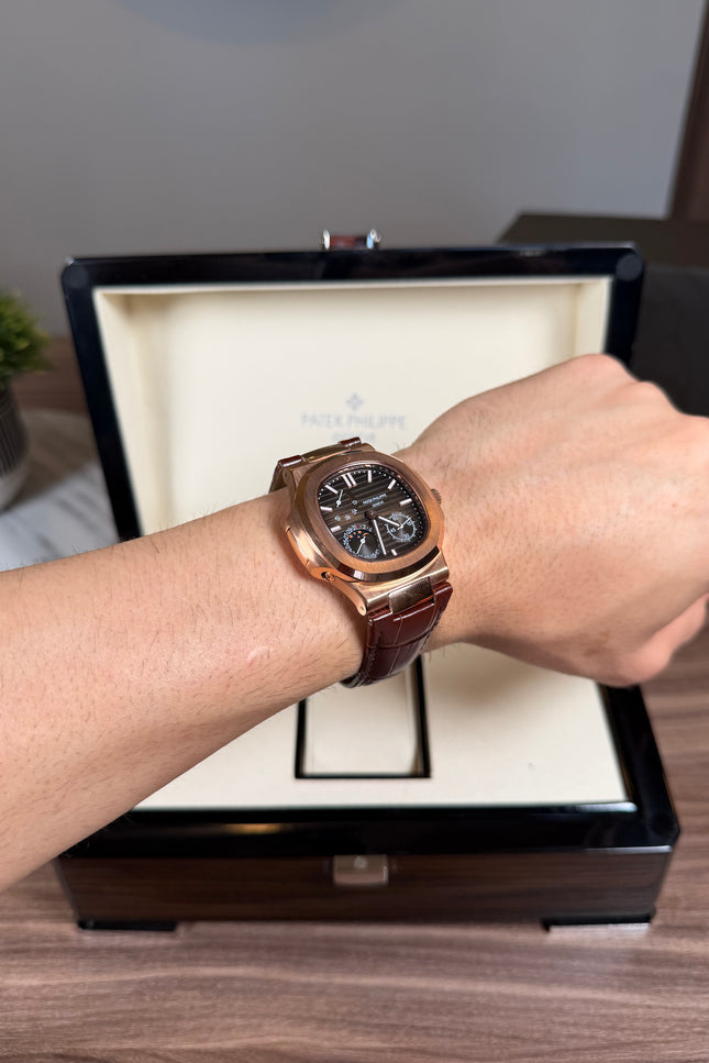 PATEK PHILIPPE NAUTILUS MOON PHASE ROSE GOLD CORREA PIEL CAFÉ