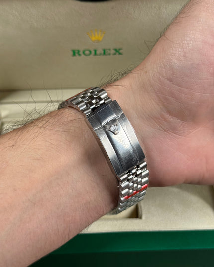 ROLEX DATEJUST PLATEADO - FONDO NEGRO