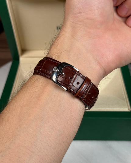 ROLEX CELLINI DATE - PLATEADO CAFÉ FONDO BLANCO