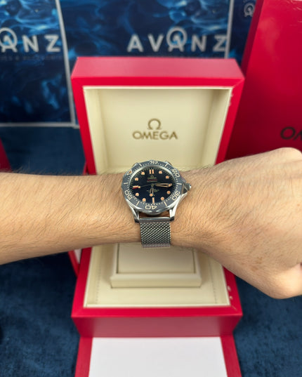 OMEGA SEAMASTER DIVER 300M - TITANIO EDICIÓN 007