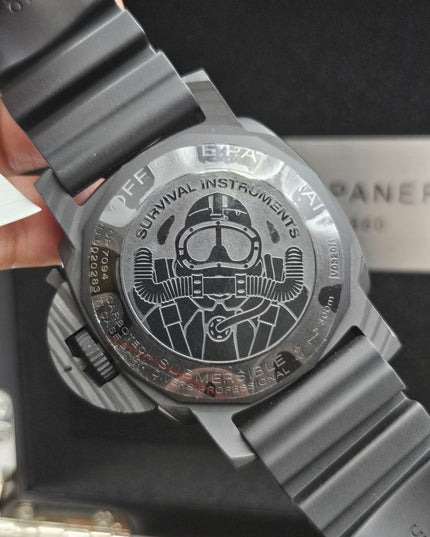PANERAI SUBMERSIBLE MARINA MILITARE CARBOTECH™ - SUIZO - NEGRO