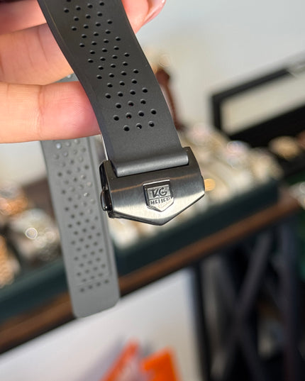 TAG HEUER CARRERA DIAL NEGRO BISEL TAQUÍMETRO