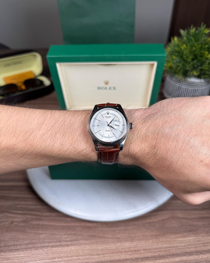 ROLEX CELLINI DATE - PLATEADO CAFÉ FONDO BLANCO