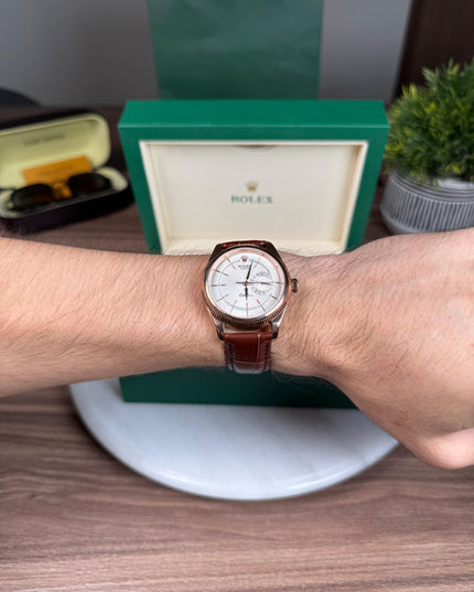 ROLEX CELLINI DATE - ROSEGOLD CAFÉ FONDO BLANCO
