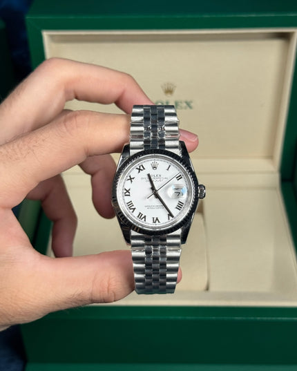 ROLEX DATEJUST DAMA 36MM SUIZO - PLATEADO FONDO BLANCO