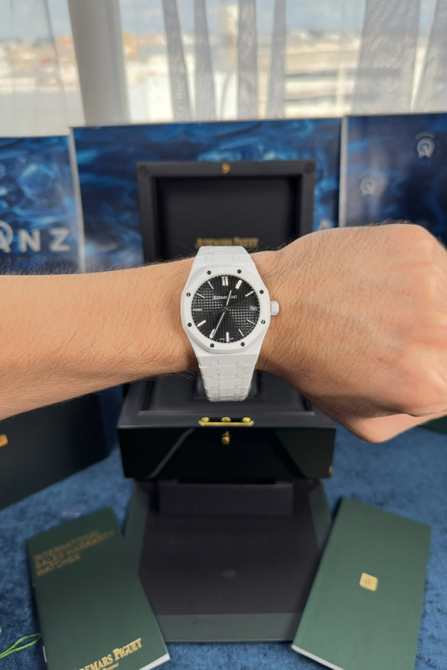 AUDEMARS PIGUET ROYAL OAK SUIZO - BLANCO FONDO NEGRO