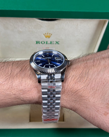 ROLEX DATEJUST PLATEADO - FONDO AZUL