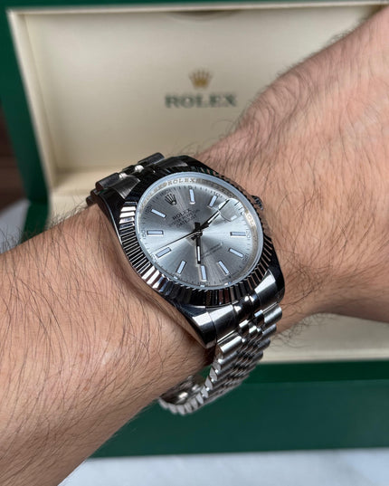 ROLEX DATEJUST PLATEADO - FONDO GRIS