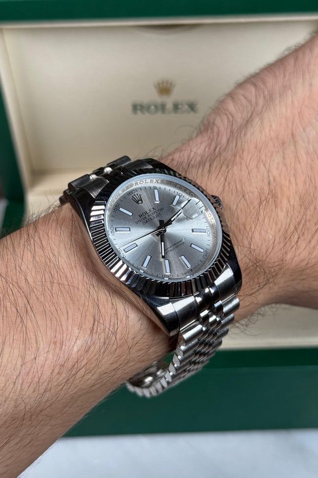 ROLEX DATEJUST PLATEADO - FONDO GRIS