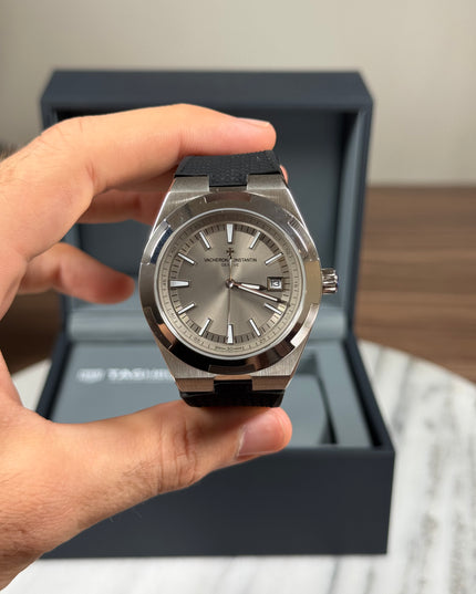 VACHERON CONSTANTIN OVERSEAS PLATEADO CAUCHO