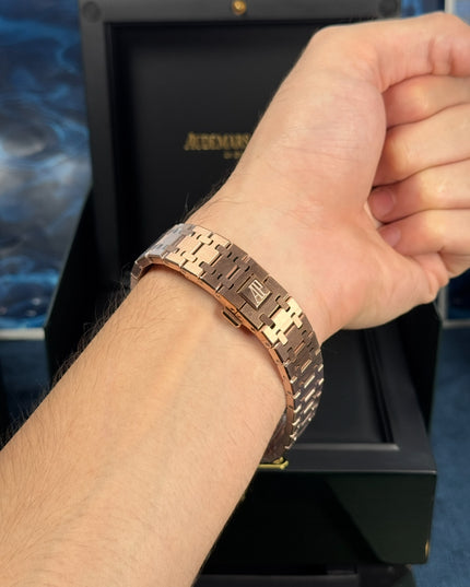AUDEMARS PIGUET ROYAL OAK SUIZO - ROSE GOLD FONDO AZUL
