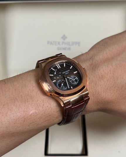 PATEK PHILIPPE NAUTILUS MOON PHASE ROSE GOLD CORREA PIEL CAFÉ