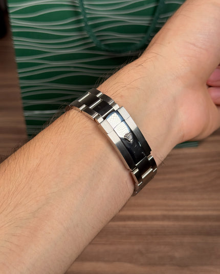 ROLEX DATEJUST 41 PLATEADO - FONDO GRIS