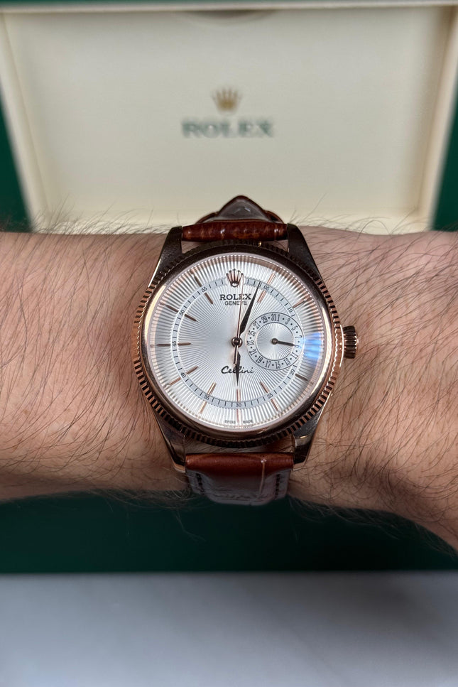 ROLEX CELLINI DATE - ROSEGOLD CAFÉ FONDO BLANCO