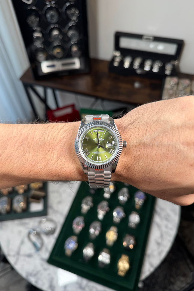ROLEX DAY DATE PLATEADO - FONDO VERDE