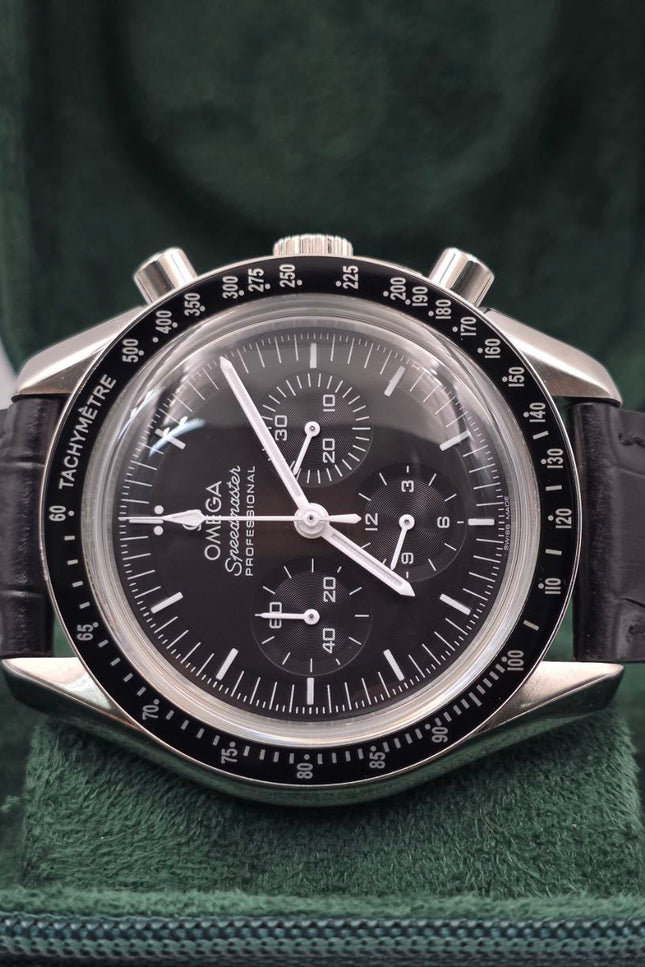 OMEGA SPEEDMASTER MOONWATCH PROFESSIONAL - ACERO CON EXTENSIBLE PIEL