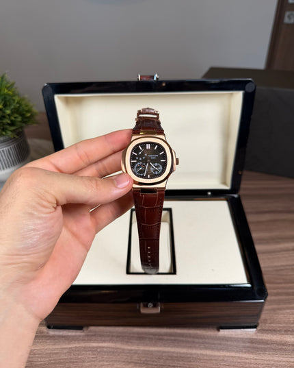 PATEK PHILIPPE NAUTILUS MOON PHASE ROSE GOLD CORREA PIEL CAFÉ