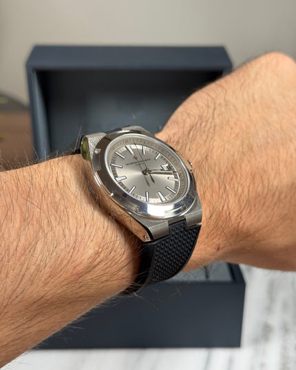 VACHERON CONSTANTIN OVERSEAS PLATEADO CAUCHO