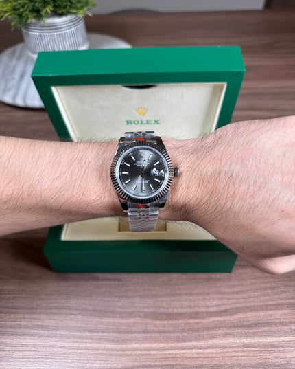 ROLEX DATEJUST PLATEADO - FONDO GRIS