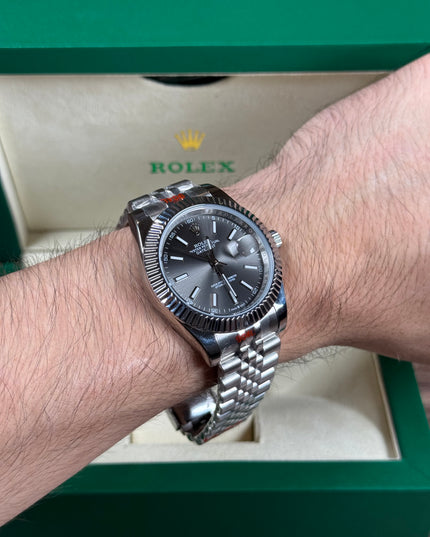 ROLEX DATEJUST PLATEADO - FONDO GRIS
