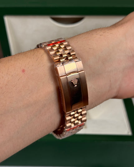 ROLEX SKY-DWELLER ROSE GOLD SUIZO - FONDO AZUL