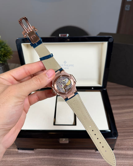 PATEK PHILIPPE NAUTILUS MOON PHASE ROSE GOLD CORREA PIEL AZUL