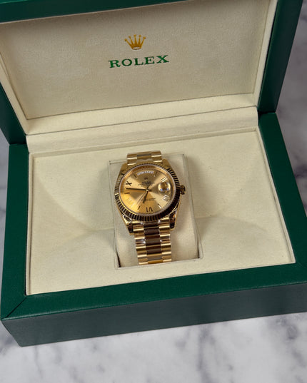 ROLEX DAY-DATE 40 SUIZO - DORADO