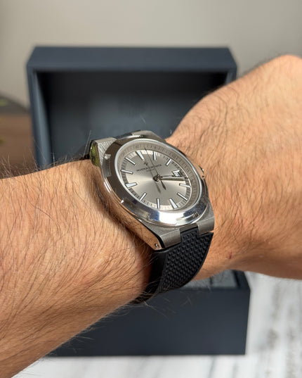 VACHERON CONSTANTIN OVERSEAS PLATEADO CAUCHO