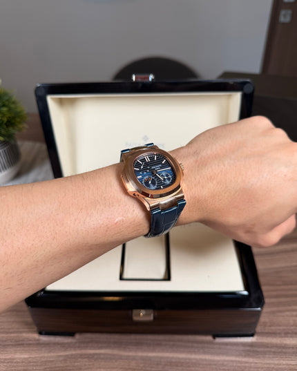 PATEK PHILIPPE NAUTILUS MOON PHASE ROSE GOLD CORREA PIEL AZUL