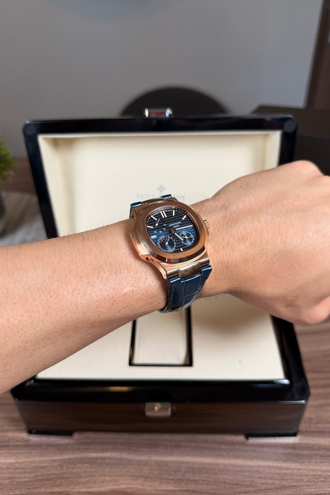 PATEK PHILIPPE NAUTILUS MOON PHASE ROSE GOLD CORREA PIEL AZUL