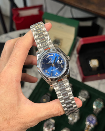 ROLEX DAY DATE PLATEADO - FONDO AZUL