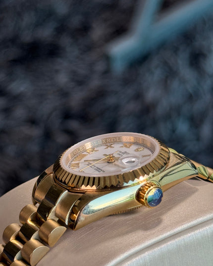 ROLEX DATEJUST 31 DAMA - DORADO FONDO BLANCO