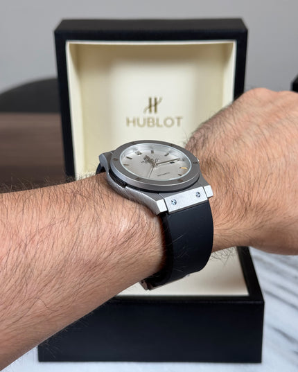 HUBLOT CLASSIC FUSION CERAMIC TITANIUM WHITE DIAL