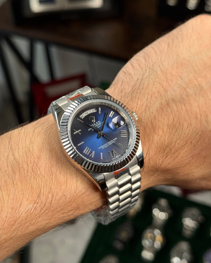 ROLEX DAY DATE PLATEADO - FONDO AZUL
