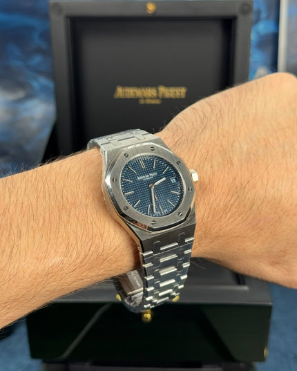 AUDEMARS PIGUET ROYAL OAK 40 MM SUIZO - FONDO AZUL