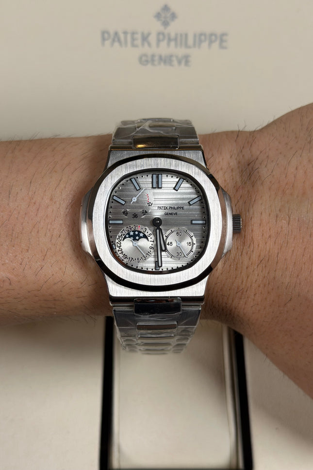 PATEK PHILIPPE NAUTILUS MOON PHASE PLATEADO FONDO PLATA